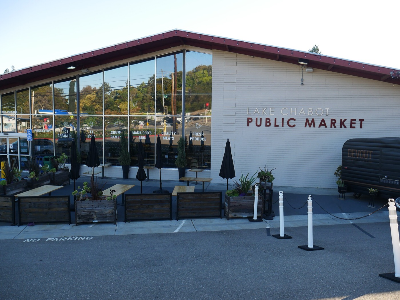 Lake Chabot Public Market in Castro Valley